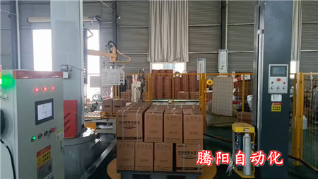 箱装A4纸使用立柱码垛机代替人工码垛