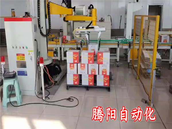 箱装食品立柱码垛机器人在生产线扮演着不可或缺的角色