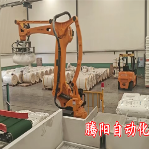 注塑原料拆包投料机器人一台机器代替三四个人工