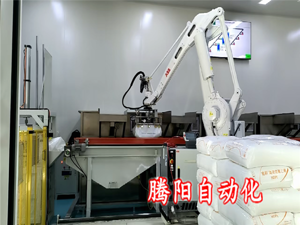 聚乙烯颗粒拆包投料机器人化工生产的“高校洁净帮手”   
