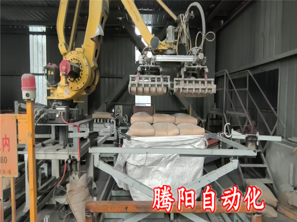 吨包袋码垛机器人直接把产品装入吨包袋